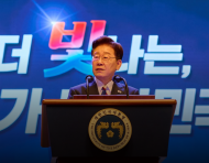 [속보] 이대통령, "부동산 시장을 반드시 안정시키겠다" ... 흔들림 없는 민생, 개혁, 통합의 길 강조
