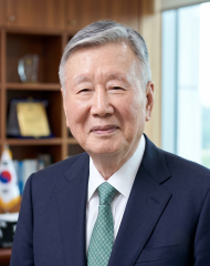 문학사상 품은 부영…이중근 회장 ‘지적 허영’인가