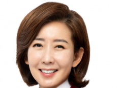 '18개월 송전망'과 '中 전기차 잠식'… 기후부 장관, 현실화될 후폭풍 책임질 수 있나