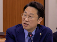 돈 남아도는데 못 받는 한부모, 쫓아가도 못 걷는 당국… 겉도는 ‘양육비 선지급’